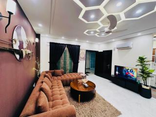 Air Avenue Luxury Apartment - 3