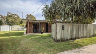 Bongaree Retreat With Room For The Boat - Bellara - 6