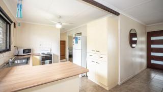 Bongaree Retreat With Room For The Boat - Bellara - 3
