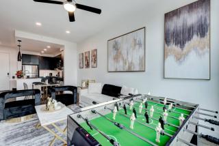 Luxe 1 BR Penthouse: King Bed |Pool & Theater, TMC - 4