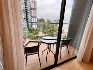 Seaview, Poolview- Timurbay Seafront Residence - 4