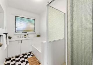 Bonnyvale Beach Shack- Pet friendly, walk to the beach! - 1