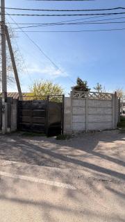 Частный дом в центре г Бишкек 2спальни,гостевая,кухня,парковка,двор - 1
