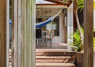 The Shack- Walk to beach, sleeping 4, fireplace, pet friendly! - 4