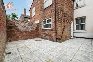 Contractor-Friendly 5 Bed House - TVs in All Bedrooms - 1
