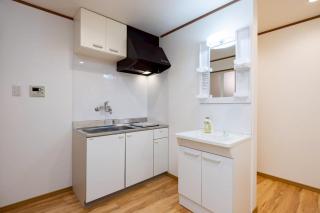 Bridge Stay Tengachaya - Hotel Quality, Direct to Kansai Airport , 6-min Walk from Midosuji , Sakaisuji Lines , Sleeps 11 Guests - 2