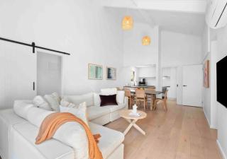 So Beachy! 200m to the beach or shops! Sleeps 8 - 0