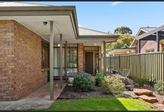 Quiet Family Home Near CBD - Myrtle Bank - 8
