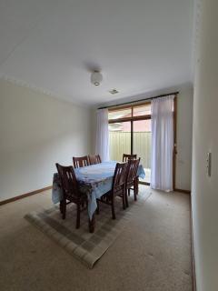 Quiet Family Home Near CBD - Myrtle Bank - 2