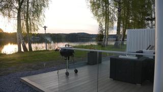 Lakefront cottage with a dreamy balcony - 1