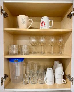 Cozy Two Bedroom Suite in NW Calgary Near Banff and Calgary Airport - Calgary - 5