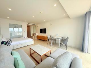 Gold Coast Luxurious Apartment - 6