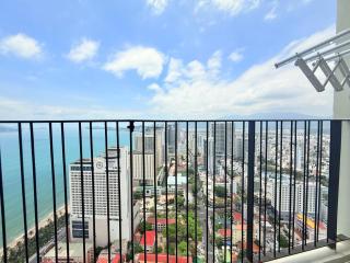 Gold Coast Luxurious Apartment - 1