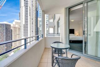 Bright Modern CBD Apartment Parking Pool & Gym - 1