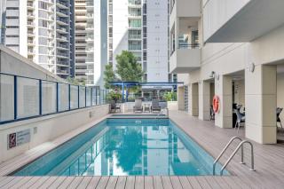 Bright Modern CBD Apartment Parking Pool & Gym - 8