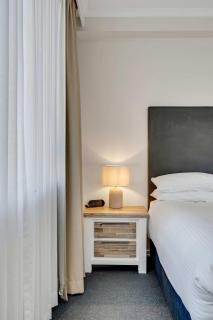 Bright Modern CBD Apartment Parking Pool & Gym - 2