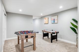 ADA Family King Beds Game Room Mins to DT - 5