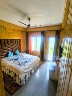Oak wood luxury hotel in Mussoorie - 7