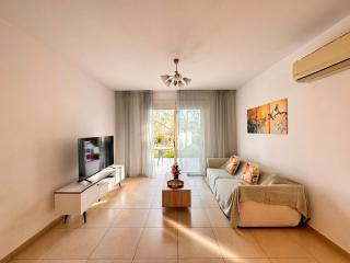Elysia Park 13 - Cozy Home with 2 Bedrooms - Pool, Gym, Center Paphos - 9