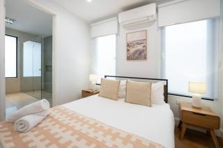 Modern Home - gr8 4 groups by Custom Bnb Hosting - 8