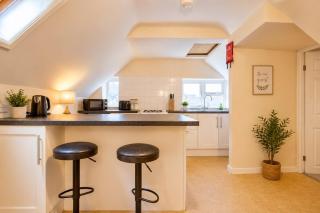 2 BR 3 Bed - Apartment- Long stays welcome - Close to Hinkley - Free private parking - 1