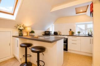 2 BR 3 Bed - Apartment- Long stays welcome - Close to Hinkley - Free private parking - 6