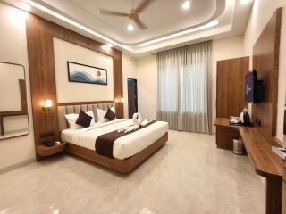 Vanu group of Hotels - Grandson - 2