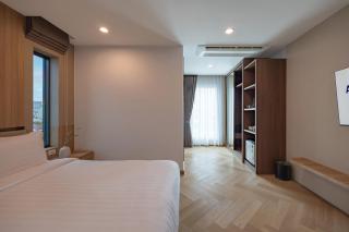 Adelphi Itsaraphap - 2
