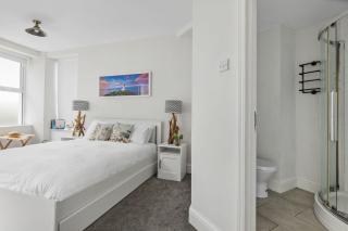 Kings Quay - Harbour Views, Wi-Fi, Parking - 6