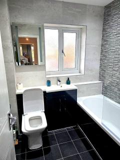 3BR Home Parking Contractors & Families - 5