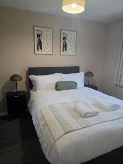 3BR Home Parking Contractors & Families - 1