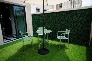 The Eiffel Cafe and Hotel - 4