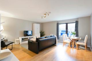 Central 2 Bed Stylish Flat Sleeps 4 - 0