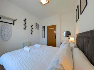 Stylish Rooms Near Airport & City Centre Parking - 7
