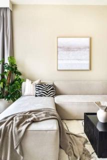 Stylish 1BR Retreat Overlooking Dubai Creek - 2