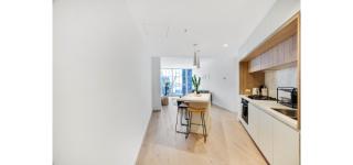 Sky-High CBD Luxury 2 Bedroom Apartment with Pool, Gym, City Views - 6