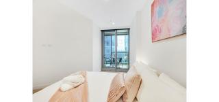 Sky-High CBD Luxury 2 Bedroom Apartment with Pool, Gym, City Views - 2
