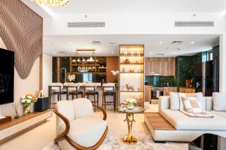 Skyline Vista 3-Bedroom Haven with Lagoon Retreat - 0