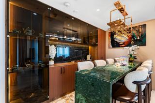 Skyline Vista 3-Bedroom Haven with Lagoon Retreat - 1