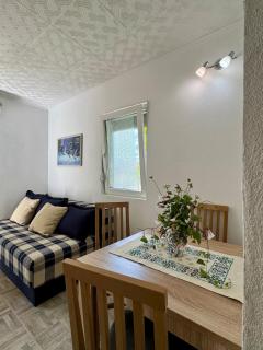 SeaLaVie 1BR Stylish Apartment in Beach Vicinity - 5