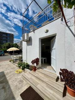 SeaLaVie 1BR Stylish Apartment in Beach Vicinity - 4