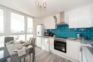 3 Bedroom Old Street Apartment - City Views - London - 9