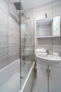 3 Bedroom Old Street Apartment - City Views - London - 2