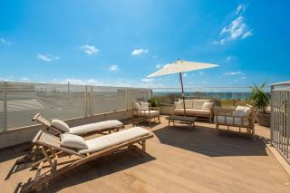 Garden & Shared Rooftop Beachfront Luxury in Shavei Tzion - 4