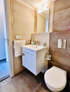La Luna Luz 1BR Apt w Balcony by the Bahsa Sea - 4