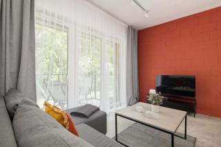 Stylish Studio for 2 Guests with a Spacious Balcony in Katowice by Noclegi Renters - 7