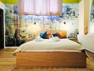 YellowBoot Bucharest Old Town Escape 200m from University Square - 1