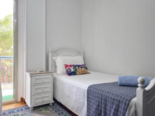 Bright 2BR Blue Apt Maadi Cairo Fast WIFI - Walkable - 5