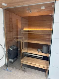 Stunning, modern mini-home 5 miles from the airport! - 9