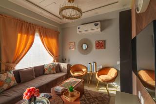 Luxury 3 Bedrooms Private Cottage with Panoramic Mountain Views Murree - 8